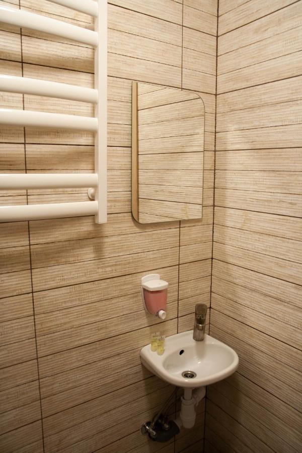 Світло Цілодобово Apartments In The City Center Львов Экстерьер фото